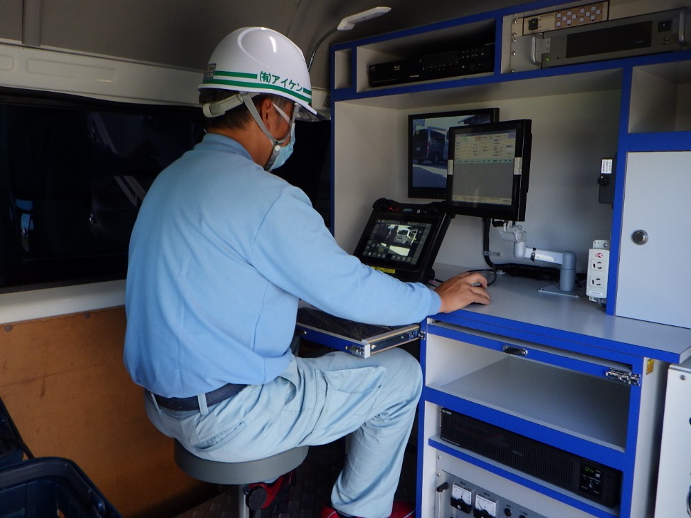 管内カメラ調査作業中